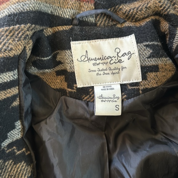 Coat - Picture 3 of 4